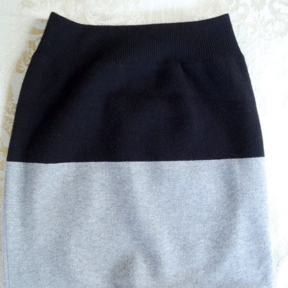 Front Row Shop Black & Gray Color Block Cozy Knit Pencil Skirt XS NWT - Picture 3 of 6